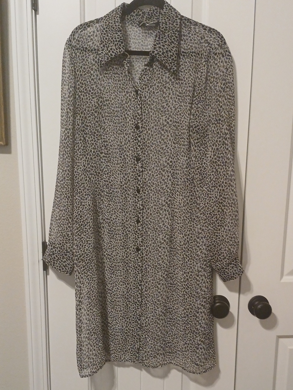 ☀️☀️Sheer Long-Sleeve Shirt Dress in Black and White Animal Print